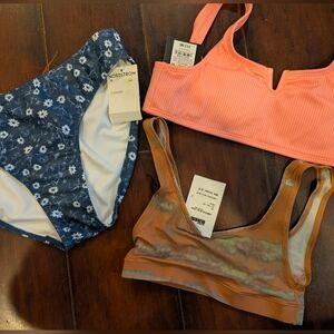 Random Lot Of Swimsuit And Bra? Read